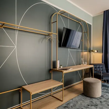 Hotel The Base One 3*