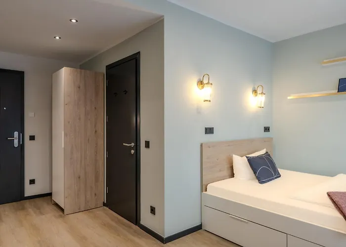 Hotel The Base One 3*