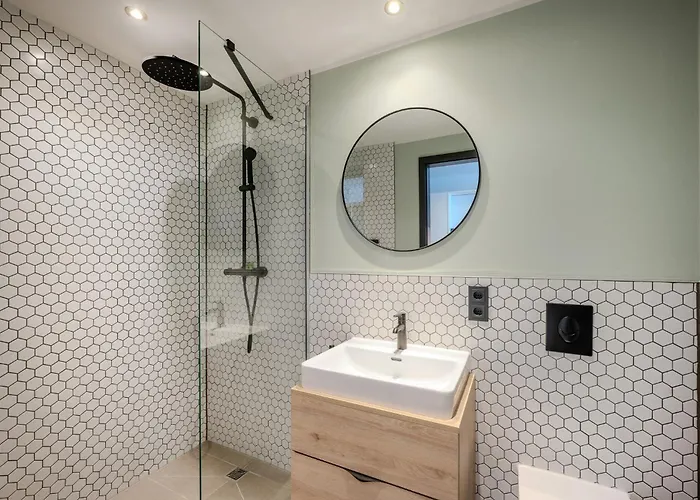 The Base One برلين