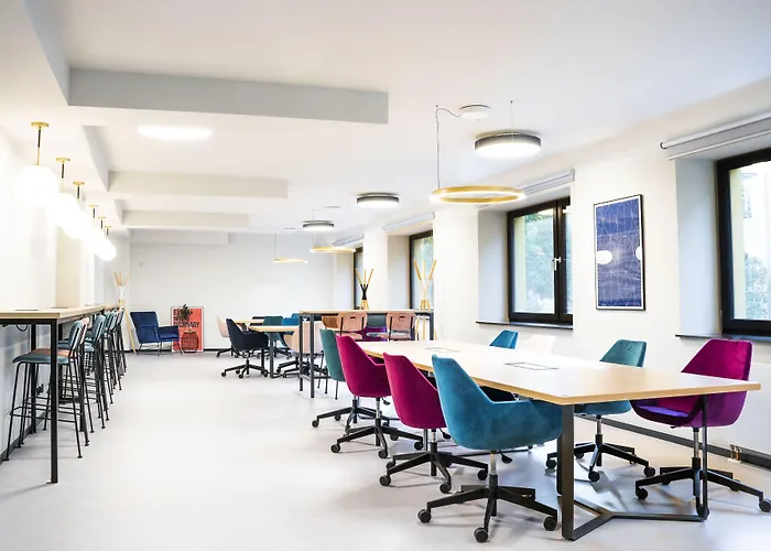 فندق The Base One