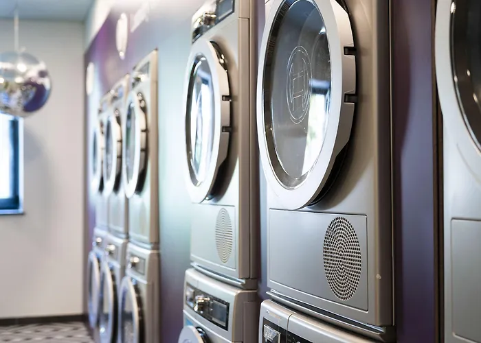 فندق The Base One 3*