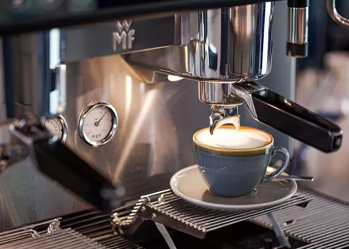 Hotel The Base One 3*