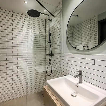 Ξενοδοχείο The Base One