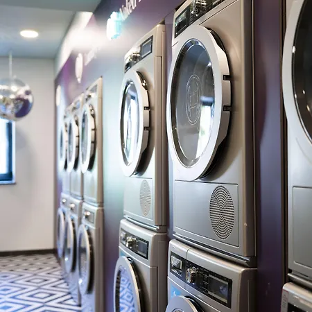 Ξενοδοχείο The Base One 3*