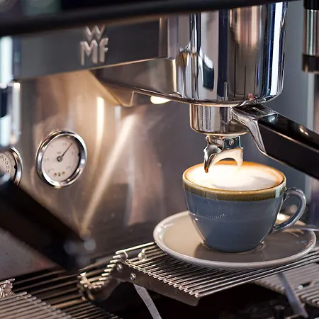 Ξενοδοχείο The Base One 3*