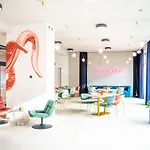 The Base One فندق 3*