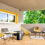 فندق The Base One