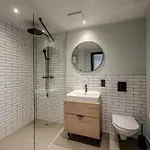 The Base One 3* برلين