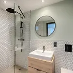 The Base One برلين