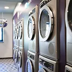 فندق The Base One 3*