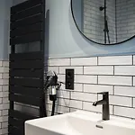 The Base One فندق 3*