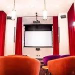 The Base One 3* برلين