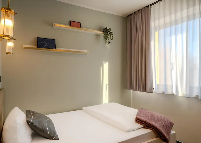 Hotel The Base One 3*